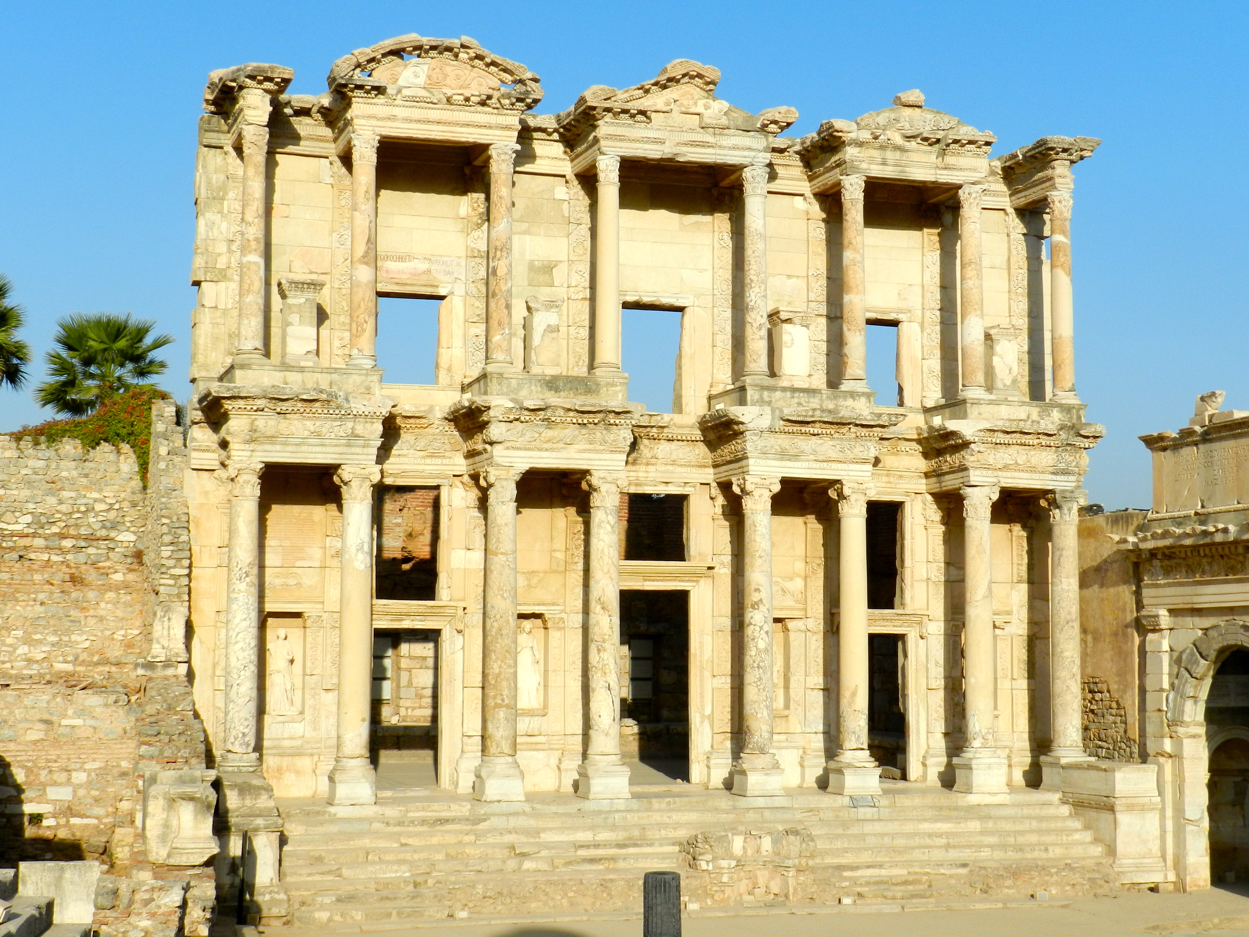 Como era a aparência da antiga Biblioteca de Alexandria? - Quora